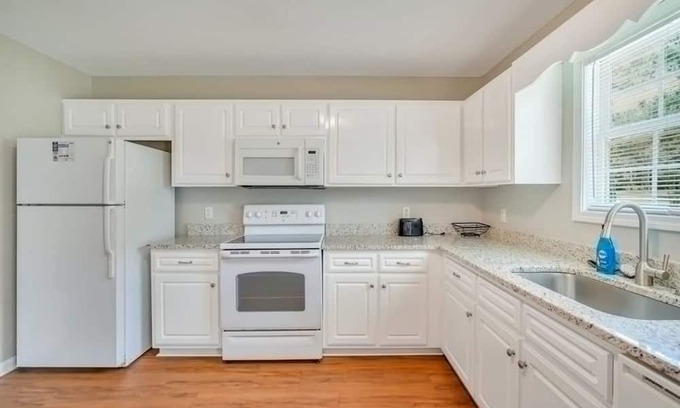 Statesboro House | Modern Gray Home - Perfect for Families Near GSU
