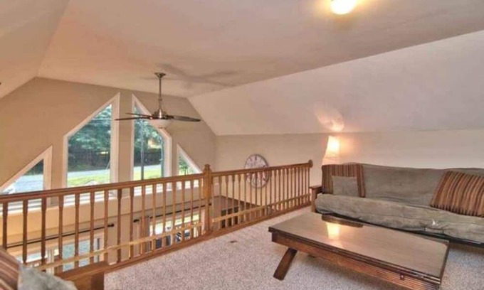 Lackawaxen Ski Chalet | Inviting Chalet in Masthope Mountain Community for Families