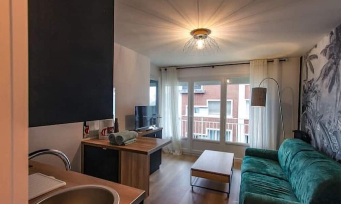 Saint-Martin-du-Littoral Apartment | Seaside Apartment with Balcony and Family-Friendly Amenities