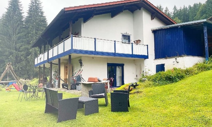 Mitterfirmiansreut Apartment | Cozy Ferienwohnung Maximilian by the Forest with Breakfast
