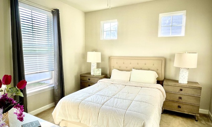 Suffolk House | Comfortable stay in quiet and safe neighborhood close to grocery store.