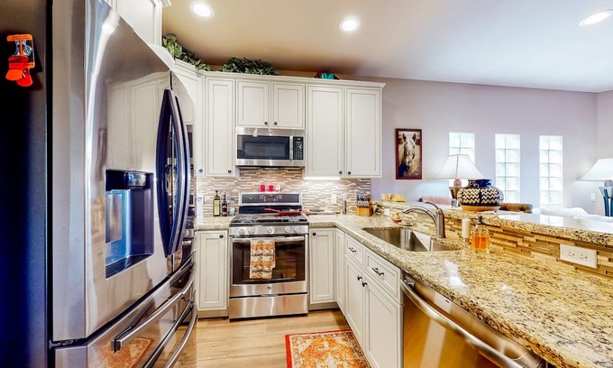 Cave Creek House | Chic townhome with mountain views, pool, & hot tub access - close to downtown