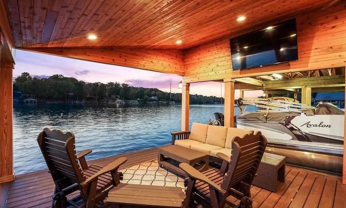 Howard House | Pet-Friendly Lakefront Home with Dock at Apple Valley Lake