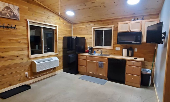 Rea Cabin | Rustic Cabin Retreat: Pet-Friendly Adventure Getaway