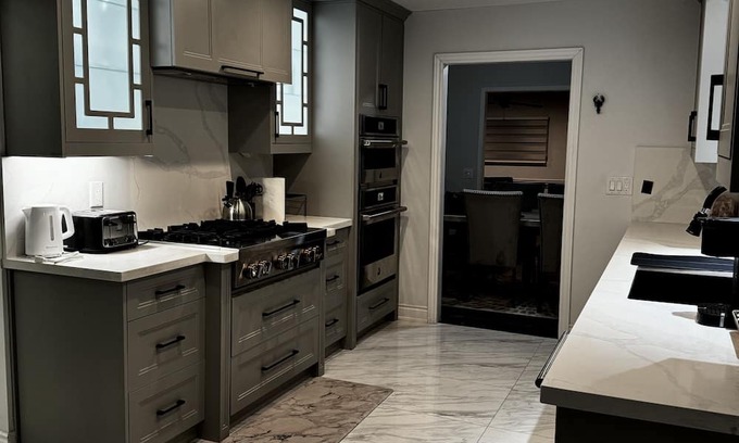 Milton House | Discover the Guelph Line Escapes: Family-Friendly Retreat