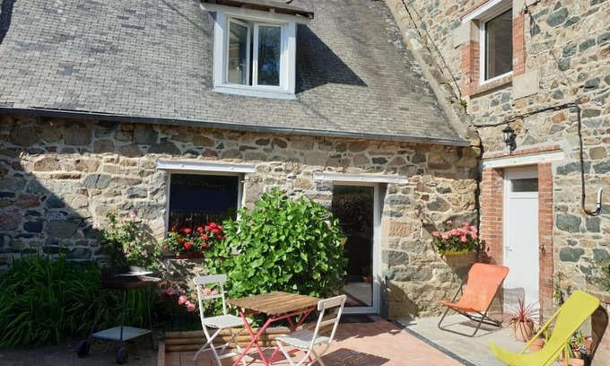 Plougrescant House | Top-Rated Kermaria with Oceanfront Views & Pet Friendly