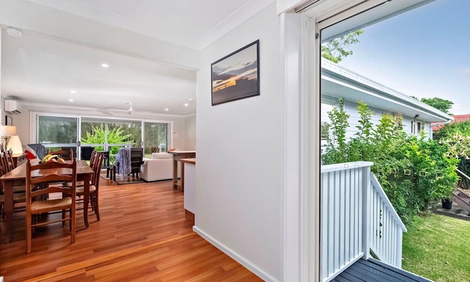 Dora Creek House | Waterfront Escape at Dora Creek with Free Wifi & Kitchen