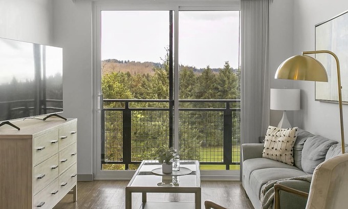 Kent Apartment | Modern Apartment with Kitchen in Prime Location