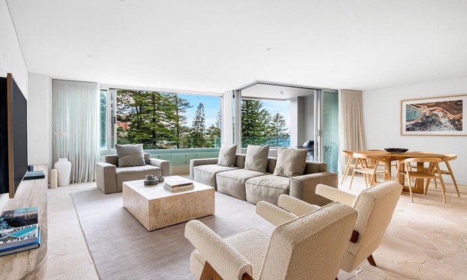 Bronte Apartment | Beachside Apartment with Scenic Bronte Views and Amenities