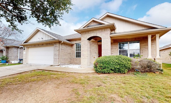 Speyside House | Relaxing Northeast Austin Home with Enclosed Yard & Kitchen