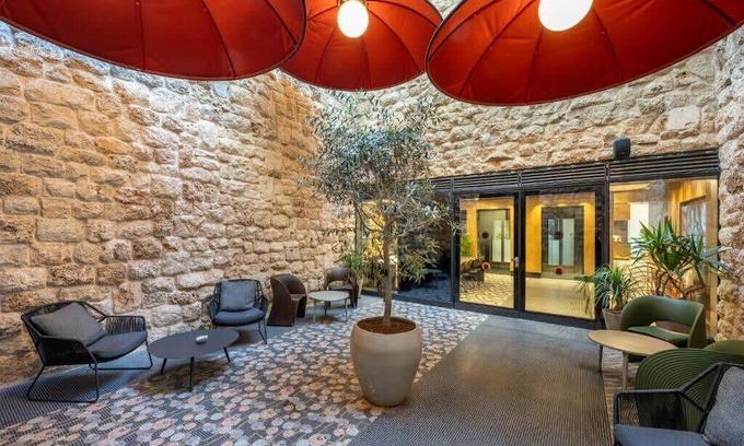 Bat Yam Apartment | Beautiful 1BR Suite Steps from Rothschild Boulevard