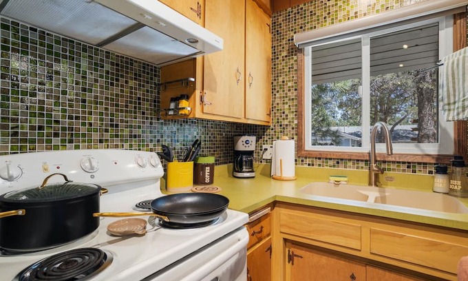 Meadowbrook Estates Cabin | Spooky Cabin Escape with Pool and Breakfast Awaits You!