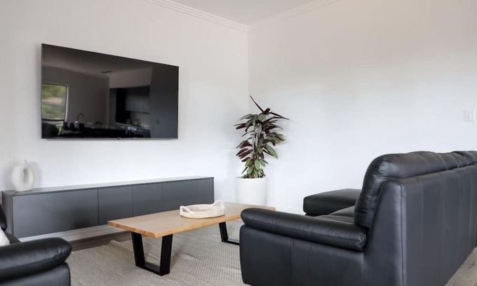 Monash House | The River Shack is located on the banks of the Stunning River Murray.