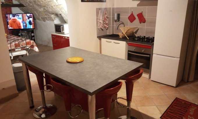 Villemus Bed & Breakfast | Discover Family-Friendly Comfort at L'amphitryon Hotel