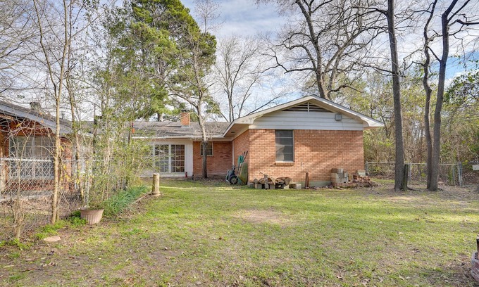 Shreveport House | Inviting Pet-Friendly Louisiana Retreat for Outdoor Adventures