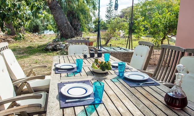 Lakithra House | Modern Retreat with Sea View, Huge Garden & Beach Access
