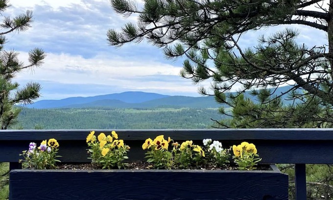 Nederland Villa | Granite Rock Retreat Villa: Breathtaking Views Await