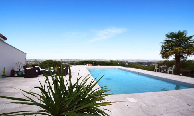 Allez-et-Cazeneuve House | Tranquil Villa with Private Pool in Lot-et-Garonne