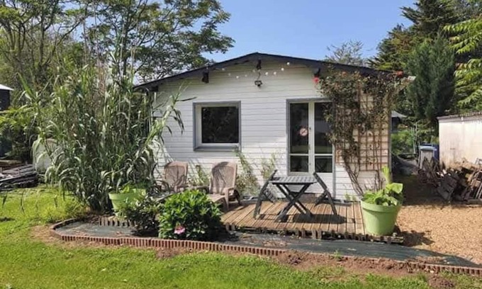 Huille Apartment | Cozy Studio with Garden & Terrace in Durtal for 3 Guests