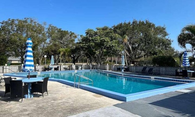 Sebastian Apartment | 3 Bedroom 838868 by Houzlet