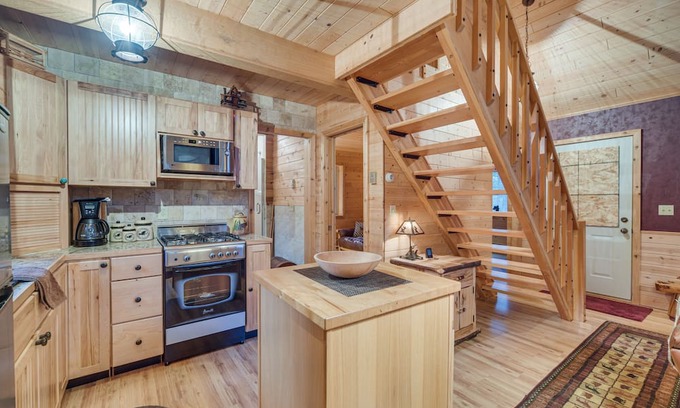 Barnum Cabin | Serene Barnum Cabin with Kitchen & Trail Access Awaits!