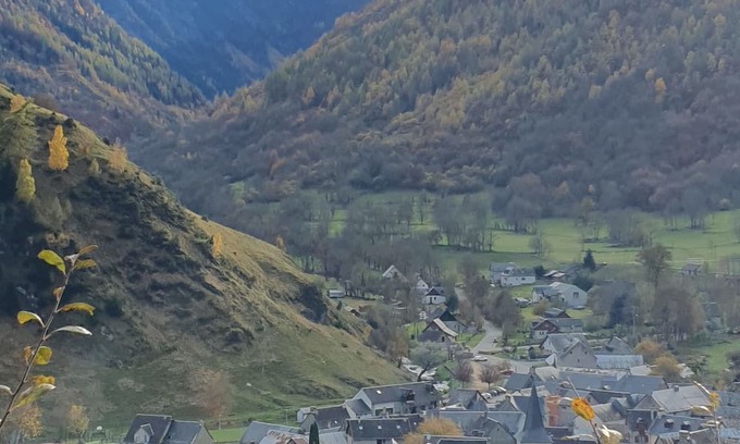 Bagneres-de-Luchon House | Highly Rated Maison with Terrace & Private Parking in Superbagnères
