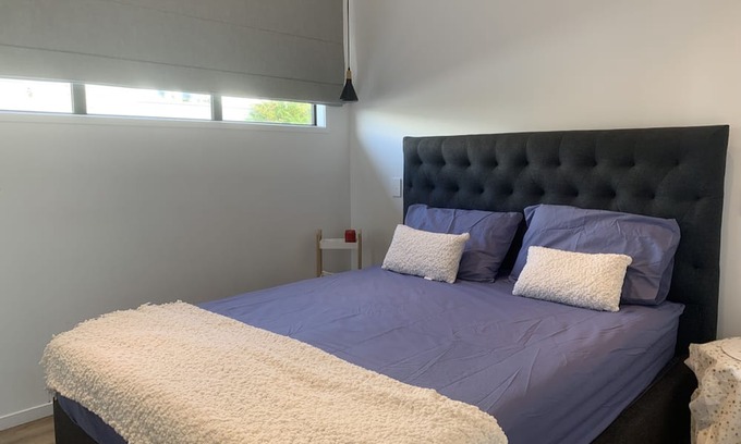 Ranui House | Convenient Ensuite Near Trains and Takeaway Options