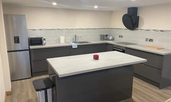 Belfast Apartment | Garden Apartment: Guest Rated 10/10 with Pool & Spa