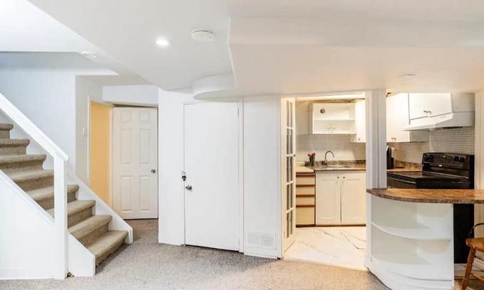 Newtonbrook House | Pet-Friendly 2-Bedroom Retreat in North York