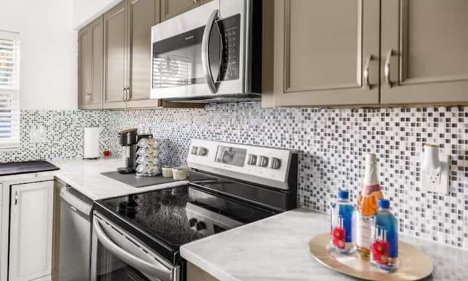 Lake Bentley Apartment | Cozy Secluded Condo with Lake View and Spa Amenities