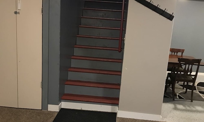 Dickinson Condo | Cul-da-sac hide-a-way