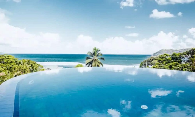 Port Glaud Villa | Cozy Ocean View Villa with Breakfast and Child-Friendly Amenities