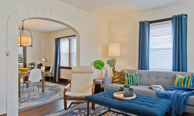 Oakley Apartment | Vibrant Atlantic #2 - Family-Friendly Escape with Breakfast