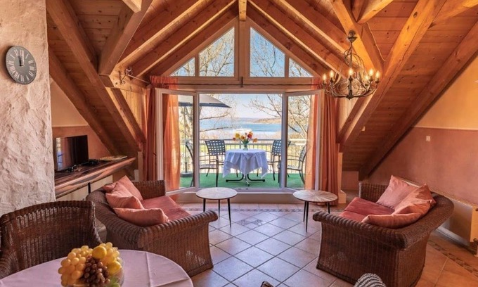Herrsching am Ammersee Apartment | Enjoy Lake Views at Fewo Seeblick Herrsching with Balcony