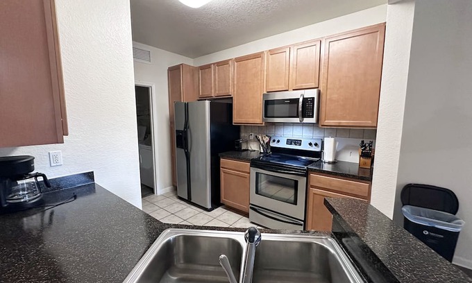 Sanford Apartment | Stylish Sanford FL Apartment with Private Garage & Pool Access