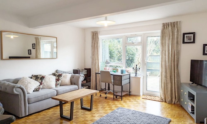 Littlehampton House | Family-Friendly Holly House in Rustington - Sleeps 6 Guests