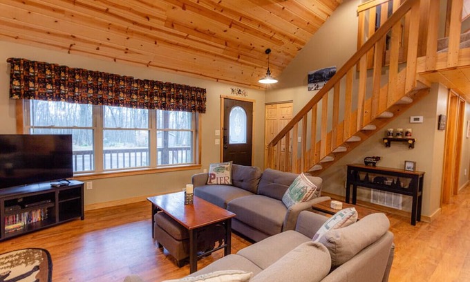 Alpine Lake Cabin | Perfect Family Retreat for Outdoor Lovers with Pool Access