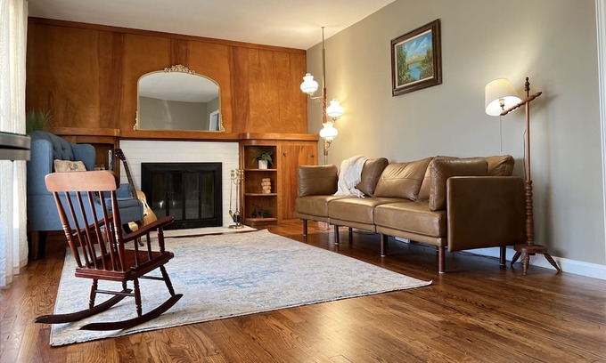 Brownsburg House | Brownsburg, Indiana Historic Home- Close to Lucas Oil track, dining, shopping!