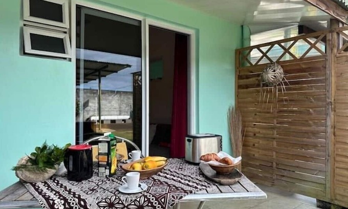 Taiarapu-Ouest House | Relax at Atanua’s Studio with Ocean Views and Pool Access