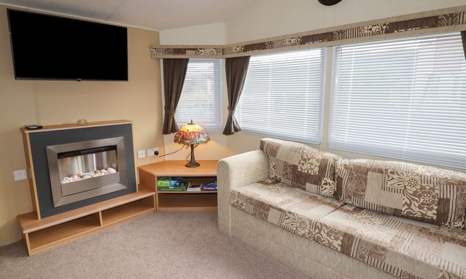 Llandrillo Cottage | Family-Friendly Berwyn View Holiday Home with Garden Retreat
