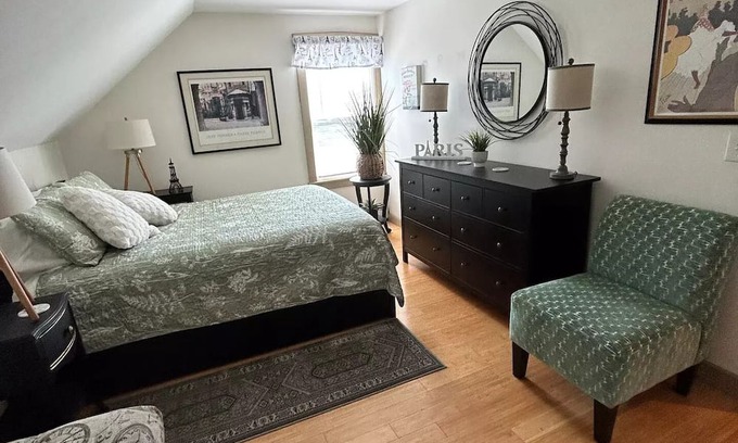 Bristol Apartment | Cozy Suite with Pool and Ocean View in Downtown Bristol