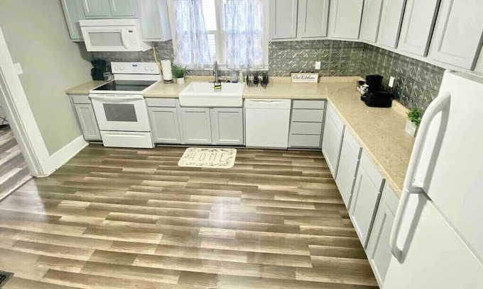 Shelbyville House | Spacious 4-Bedroom Retreat Near Casino and Indy!