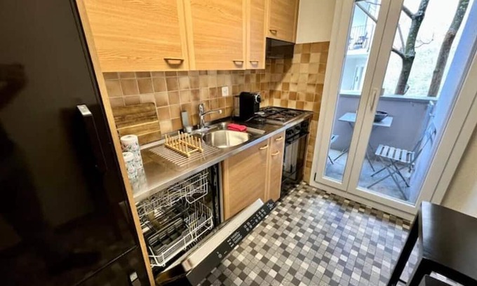 Altstadt Grossbasel Apartment | Spacious Apartment Near University - Family-Friendly Stay