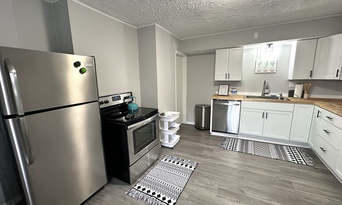 South Hills Apartment | Stylish Retreat with Private Hot Tub - 10/10 Guest Rated!
