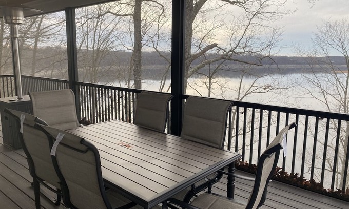 Scottsville House | Experience Breathtaking Lake Views at Sunset Shores Hotel