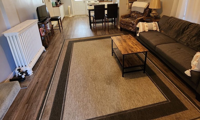 Winterset Apartment | Cozy apartment in charming small town Winterset, walking distance to square