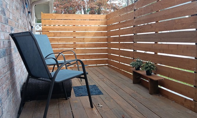 Humble Apartment | Convenient Forest Glade Retreat near Bush Airport