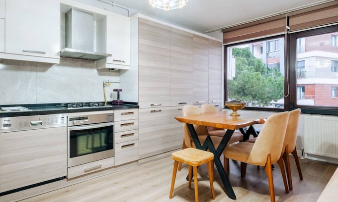 Pendik Apartment | Bright Flat with Kitchen, 9 Min to IstMarina Awaits You