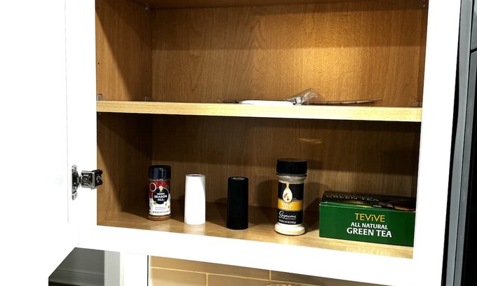 Jefferson House | Pet-Friendly 1BR King Suite at Tangerine Dream Hotel