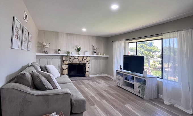 Santee House | Sunny San Diego Oasis